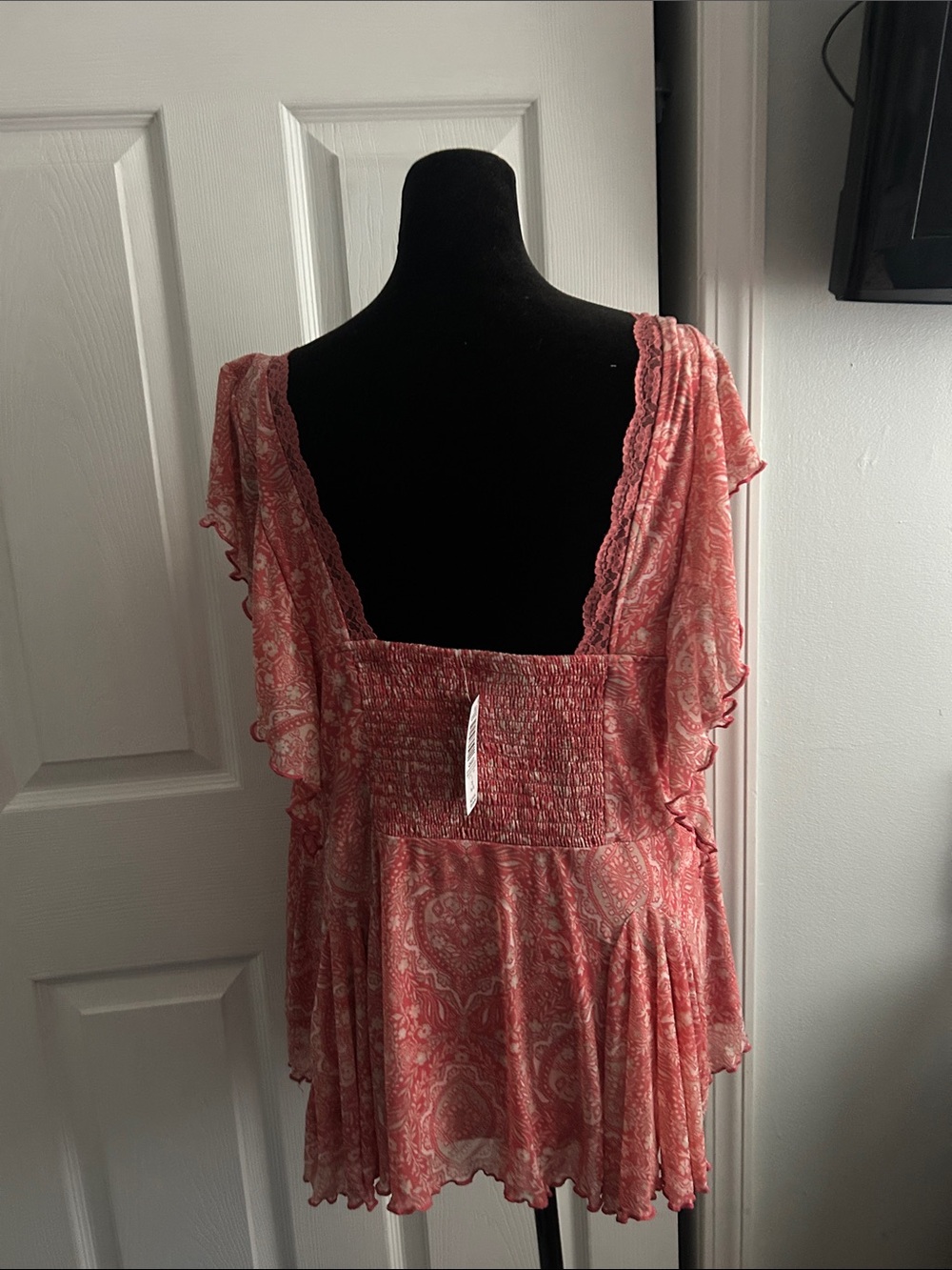 NWT 1X torrid Coral Pink Paisley Lace-Trim V-Neck Peplum Tunic - Picture 3 of 5